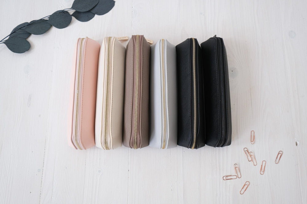 Personalisiertes Mäppchen mit Name oder Wunschtext in Ivory und Taupe | Geschenk für die Lehrerin oder als Abschiedsgeschenk | Etui - Jellies Design