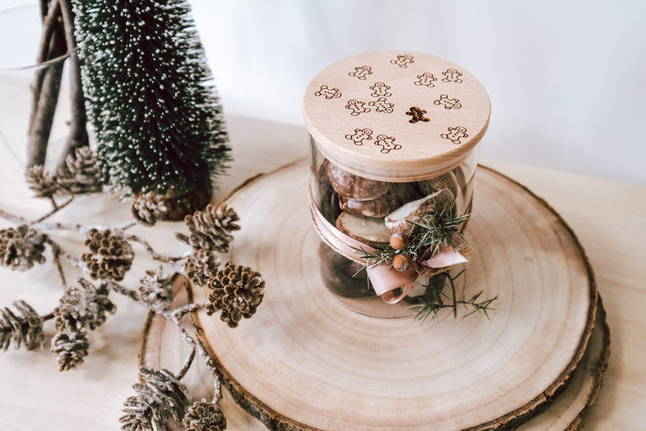 Weihnachtsgläser und Keksdosen mit Skandinavischen Tannenbaummotiv in vier verschiedenen Größen - Jellies Design